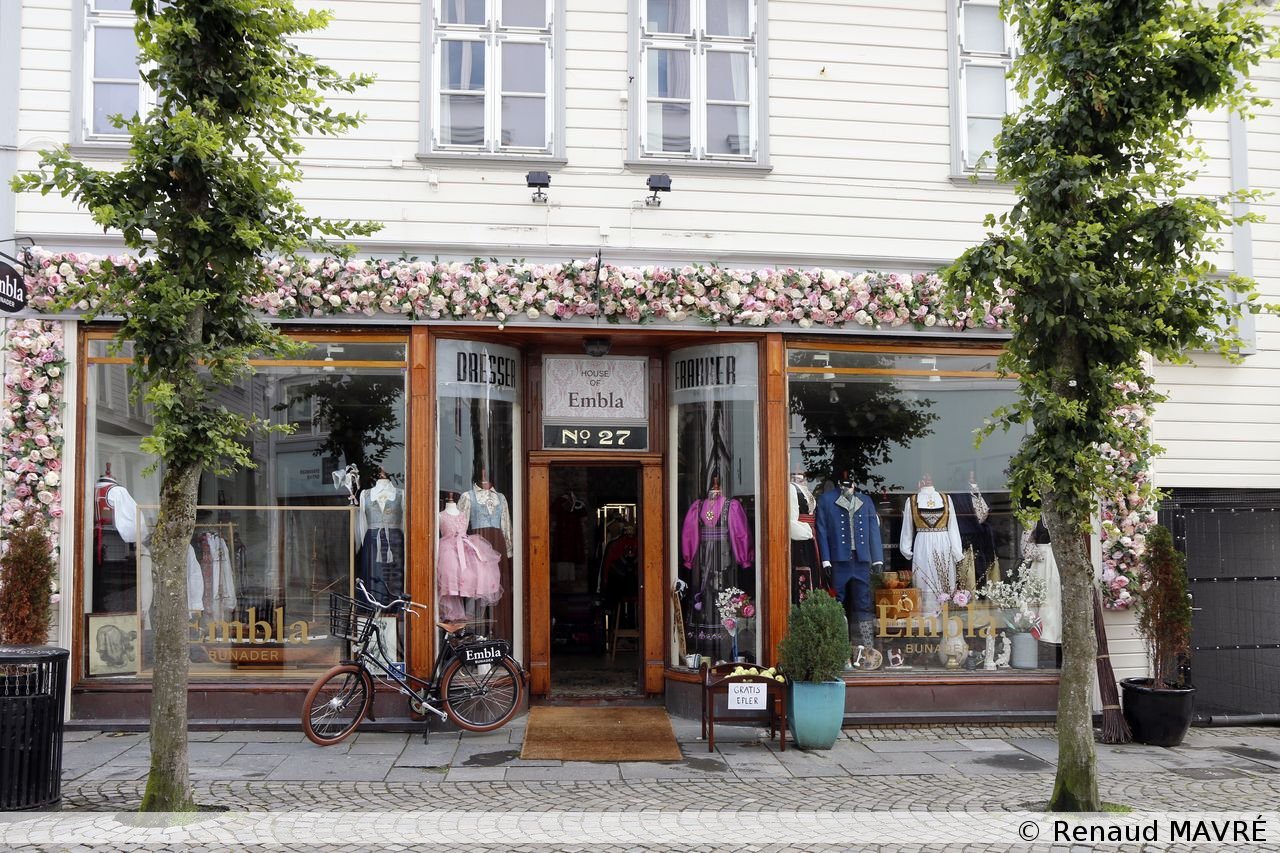 023 20231210 Stavanger Boutique de bunad
