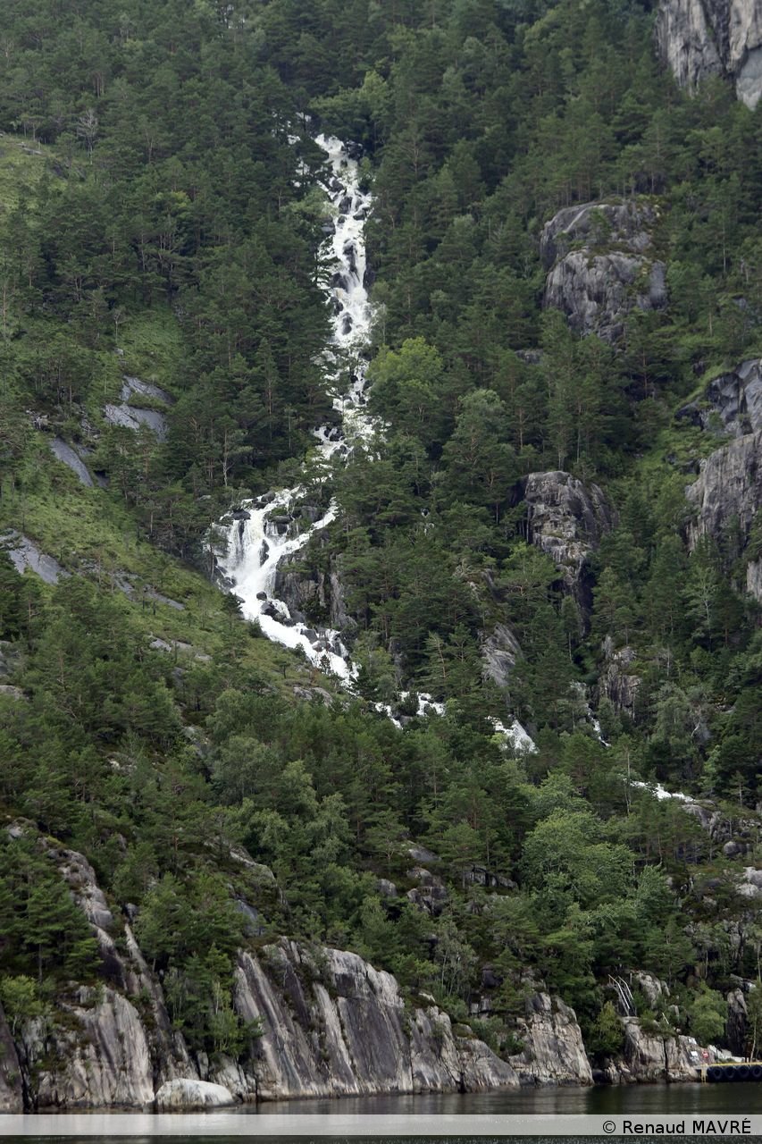 037 20231210 Cascade dans le Lysefjord