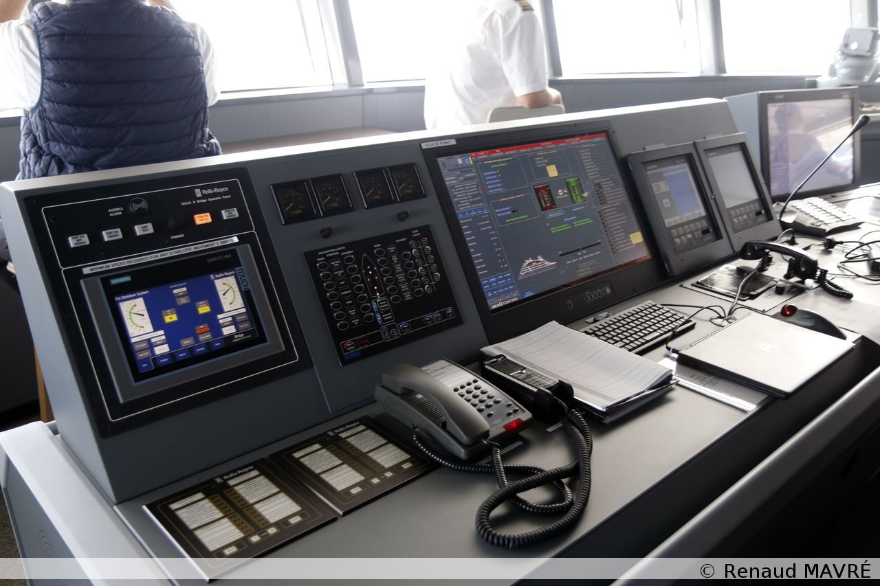 048 20231211 Sur la passerelle