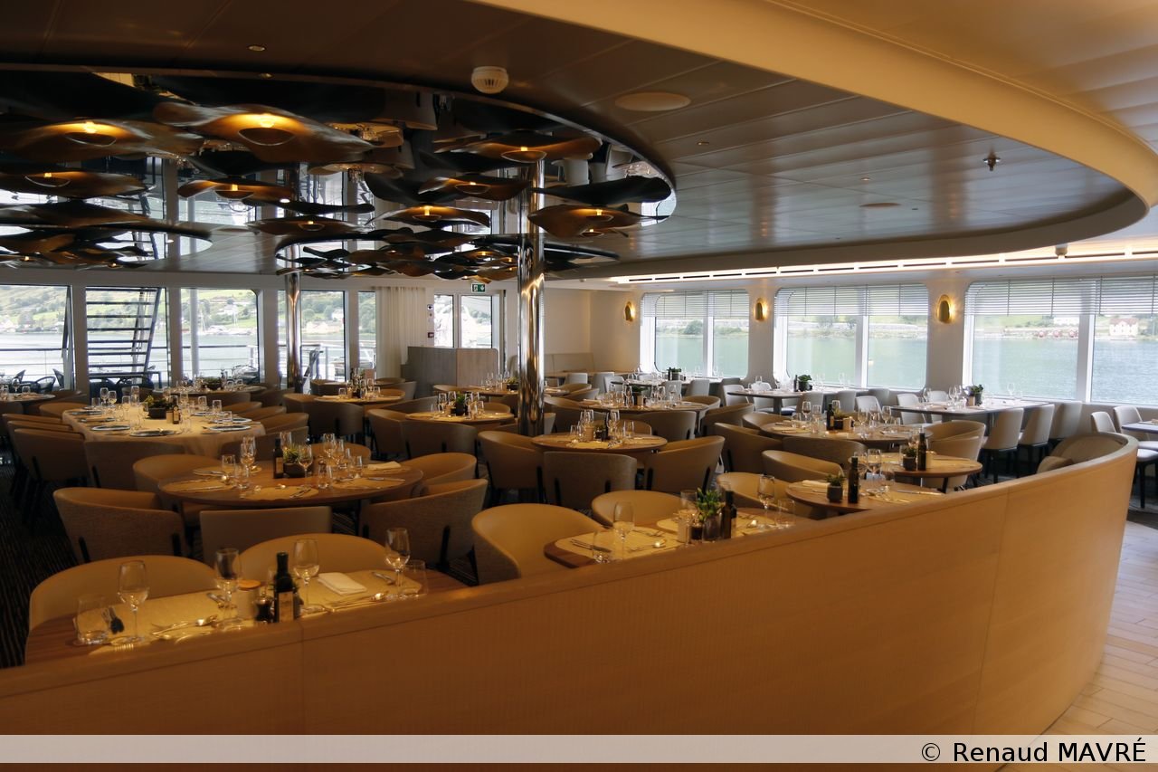 069 20231212 Restaurant principal du bateau