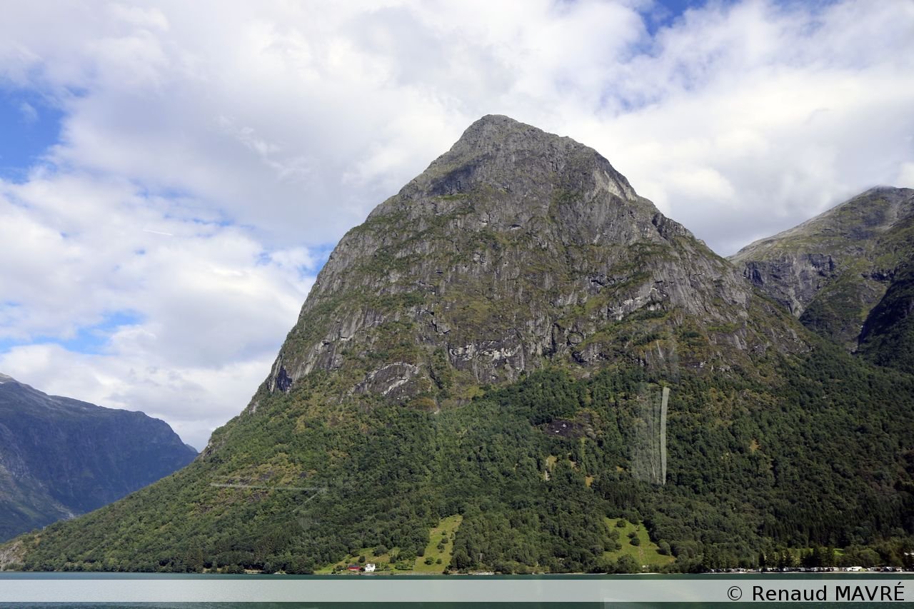 077 20231212 Sur la route de Stryn