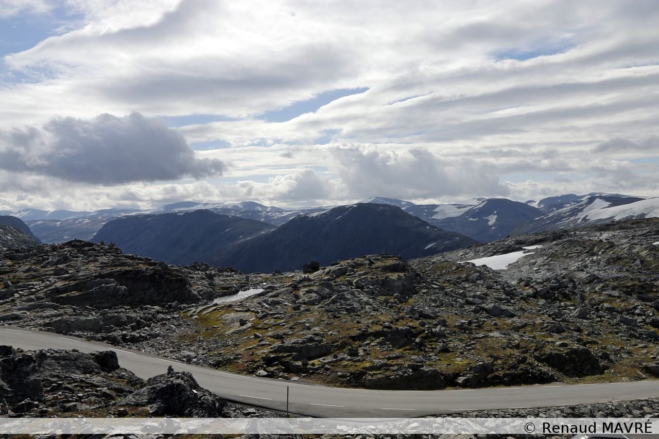 098 20230813 Vue depuis le Dalsnibba sur les Alpes scandinaves