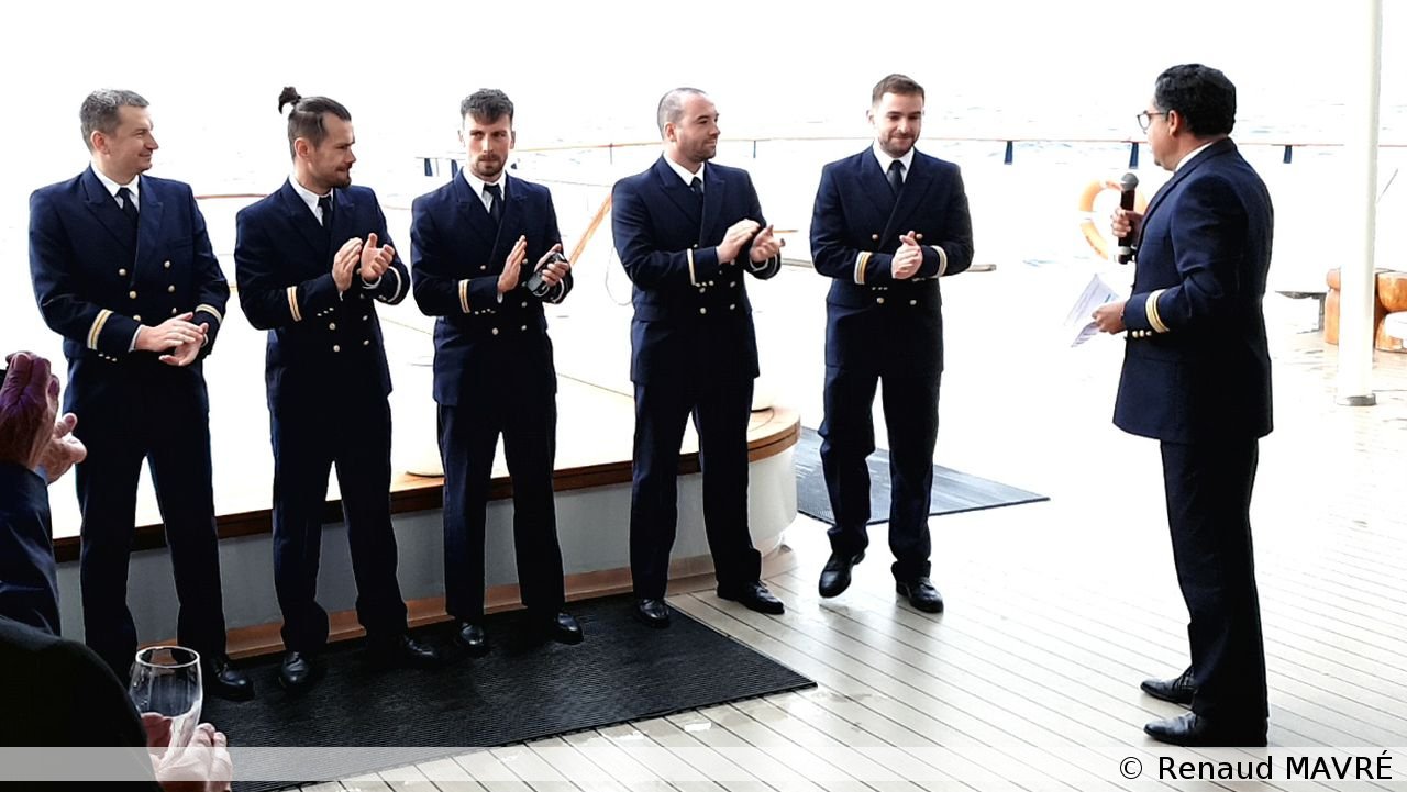 121 20230814 Présentation de tout l'équipage par le commandant